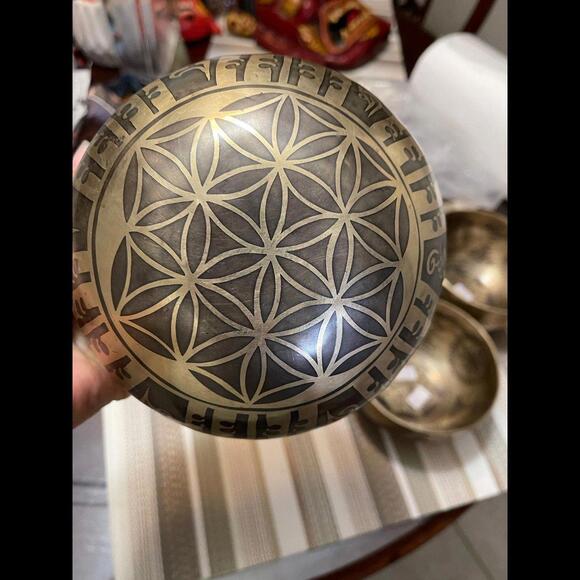 Handmade singing bowl ( free stick and kushan ) - Picture 3 of 10